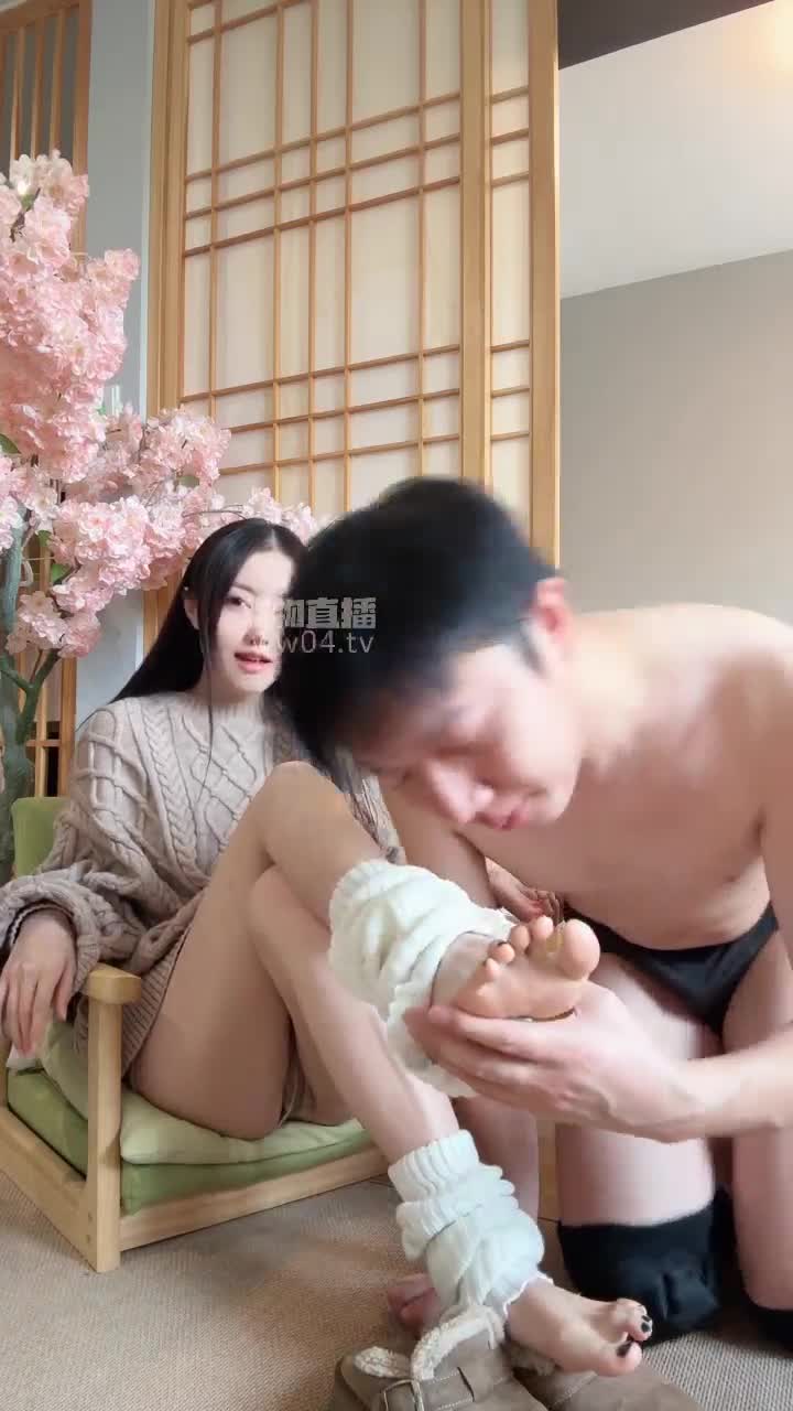 奈奈 除臭 裸足舔脚 口水耳光 足下喂食