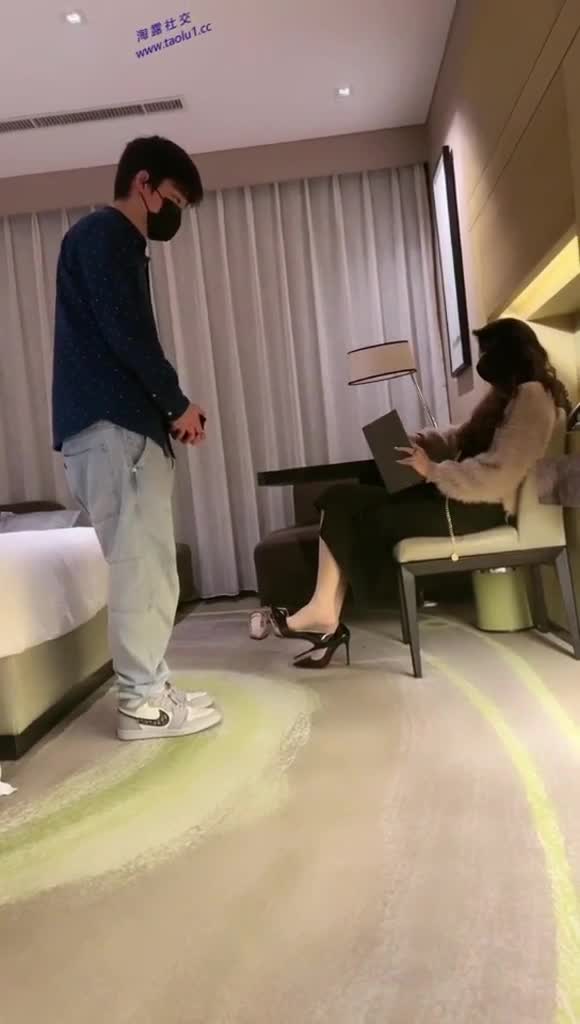 微甜 调教下贱男下属