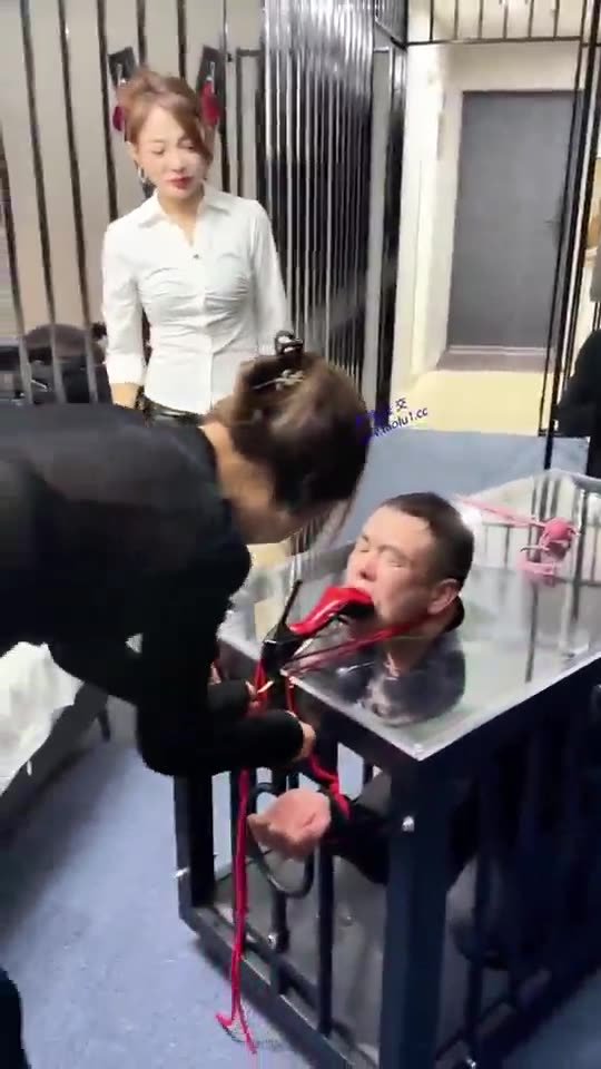 三主的囚禁折磨