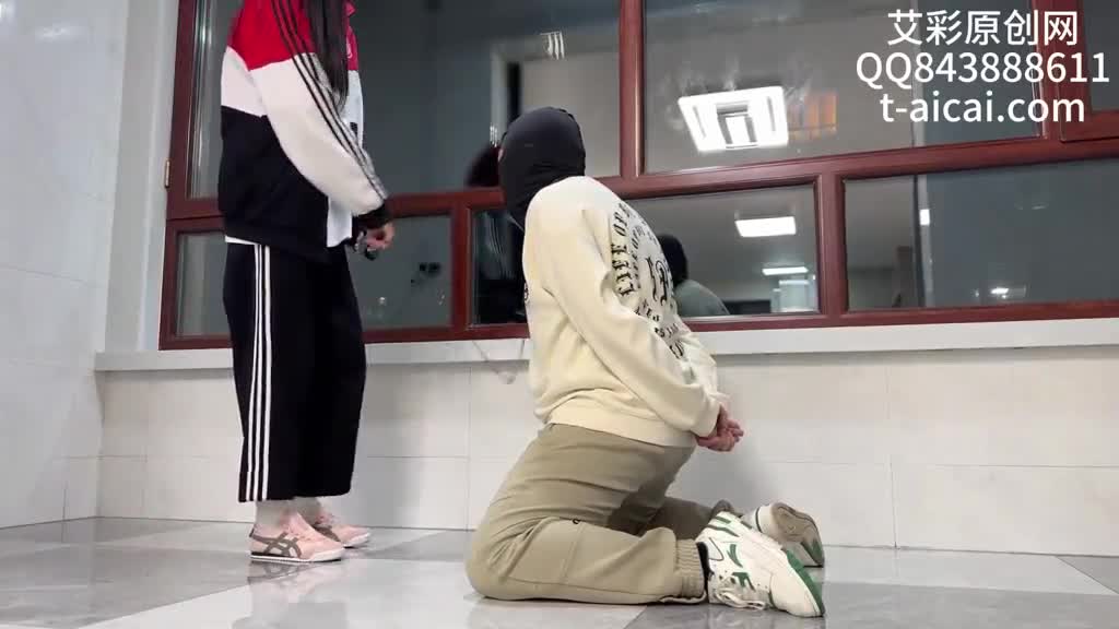 chnnsct1818 偷拍小慧在学校的照片被发现了