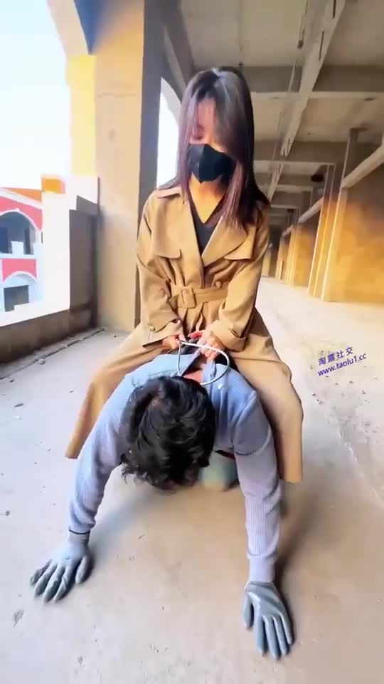 辣姐 废弃厂房蹂躏傻逼