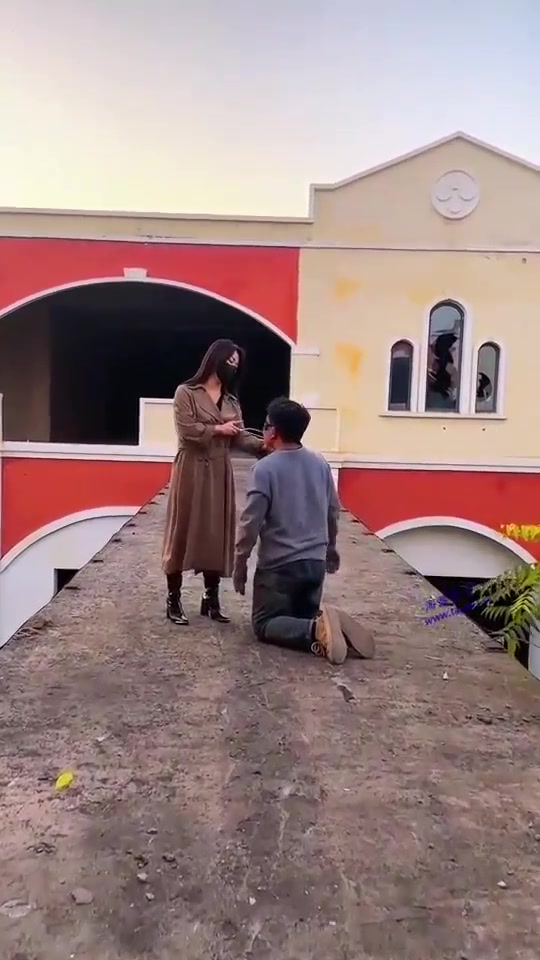 辣姐 废弃厂房蹂躏傻逼