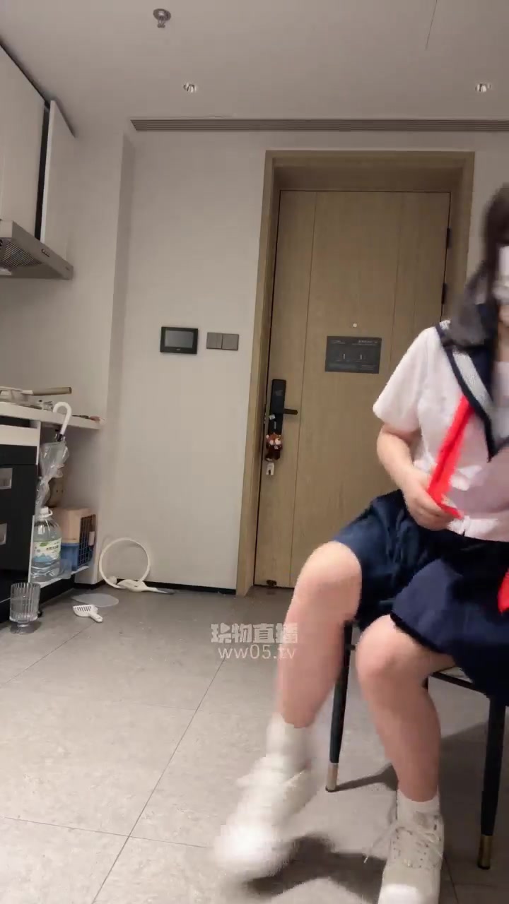 黑心兔 调教香水发骚狗踢档踹打踩踏手脚耳光暴扇白袜裸足除臭闻舔脚