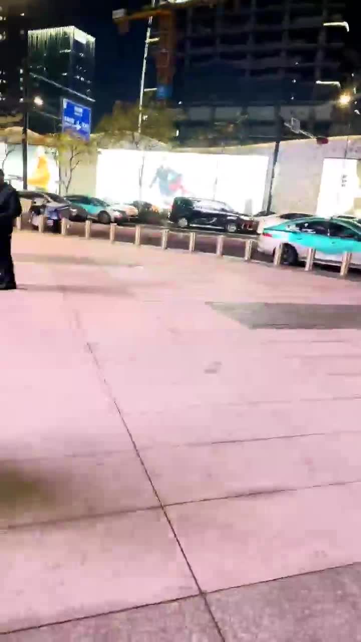 小饭团 再次闹市区车内双主调教