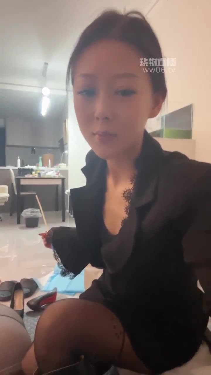 花姨 调教超清纯母狗 鞭打屁股滴蜡耳光打脸乖乖清理高跟