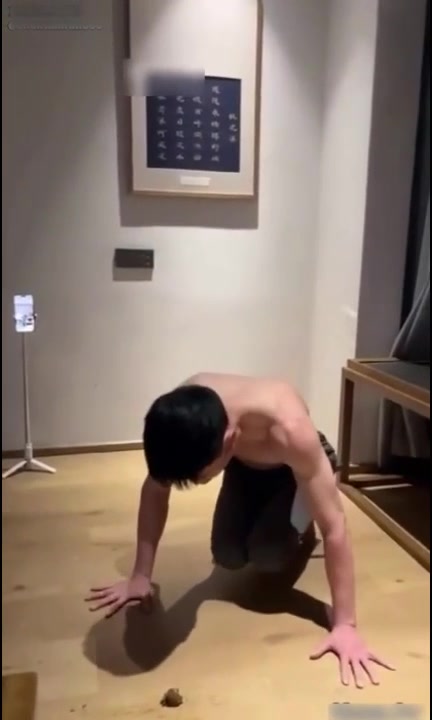 苏御大人 鞭打训狗赏黄金圣水给贱奴当晚餐