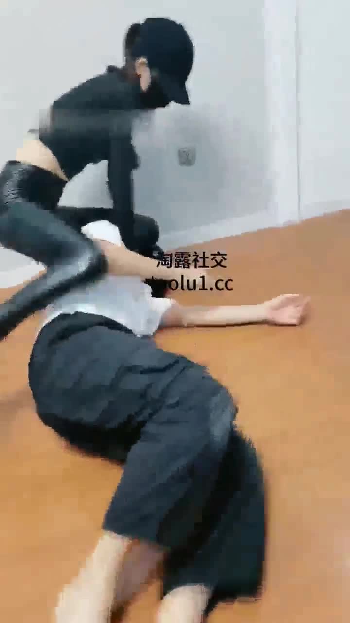 美娜格格 重度爆头舔脏靴羞辱