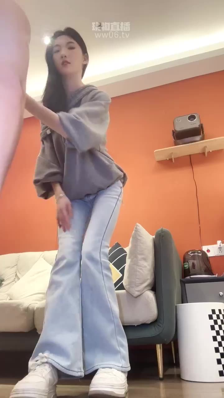 千千 运动鞋臭白袜调教贞操锁奴舔脏鞋底除臭白袜暴力耳光坐脸闻裆口水喂食脚踩舌头白袜裸足深喉