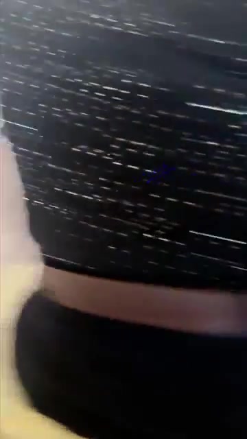 颜值 惩罚超时配送员沦为脚下玩物