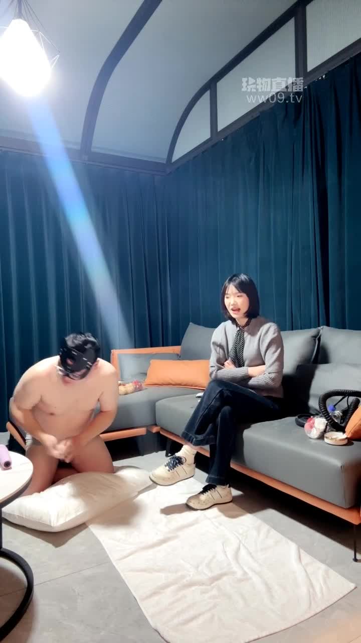 灵芷 剧情 调教前来应聘的贱狗除臭运动鞋白袜猛吸裸足舔脚足喂食咀嚼物吐食滴蜡