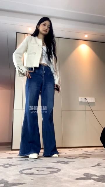 女生也能很暴力 开发170模特  暴打耳光全体重踩踏裸足踹脸踩脸踩脖窒息