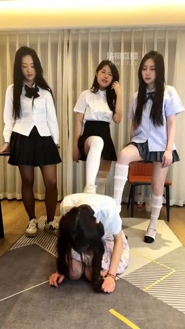 车厘子 顶级女神带闺蜜 三主调教清纯女奴