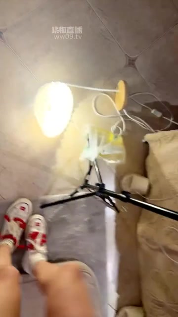 Niki 调教家奴脏鞋底 鞋底口水清理暴力耳光