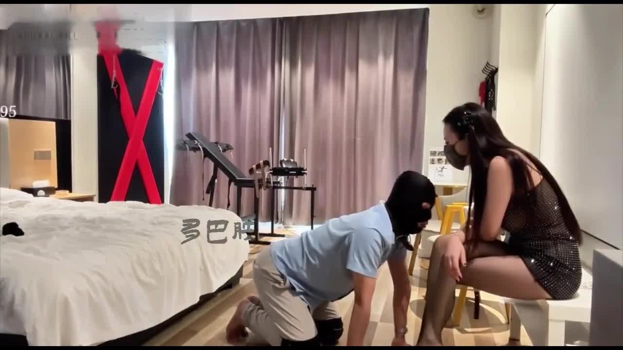 同好共享 罗芙夫妻主 调教小虎首次口舌伺奉主人爱爱视频