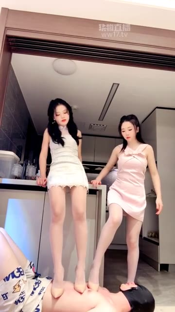 沐沐 踩踏专场 顶级女神带闺蜜双主高跟全体重踩踏