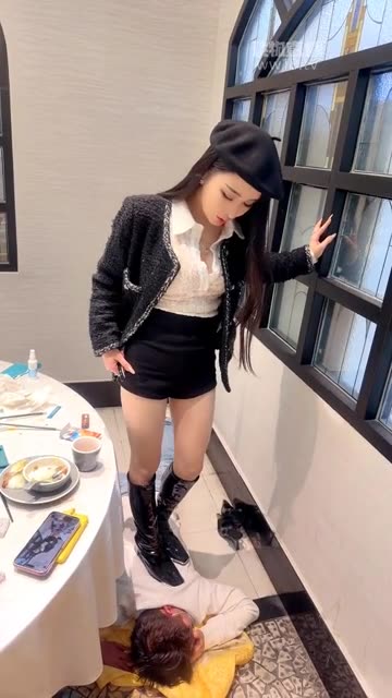 风吟殿下 剧情饭店包间刁难调教服务员贱狗