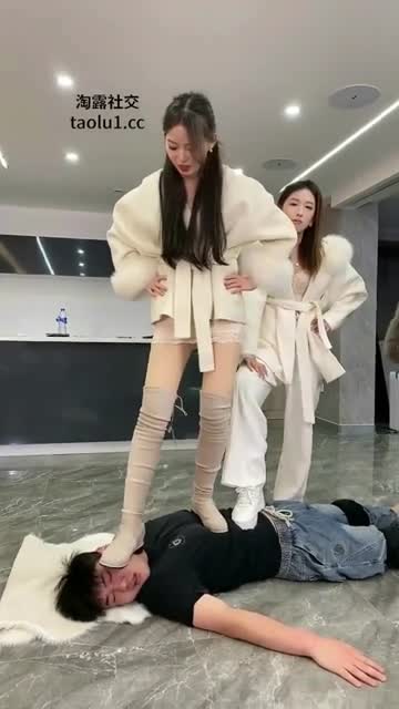 银儿 冰冰 超颜值三女王脏鞋底踩脸痛苦贱狗舔脚