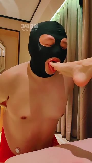 暴力柚子 调教戏弄肥狗 犬化训练 舔脚深喉赏赐圣水