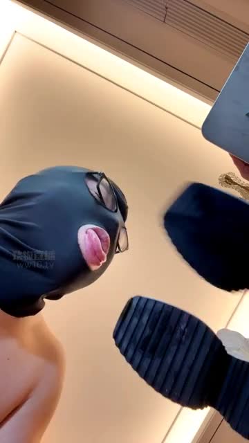 黛安娜 调教超骚恋足家奴 肆意玩