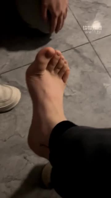 小柏 绝美女神首播 互动调恋足家奴