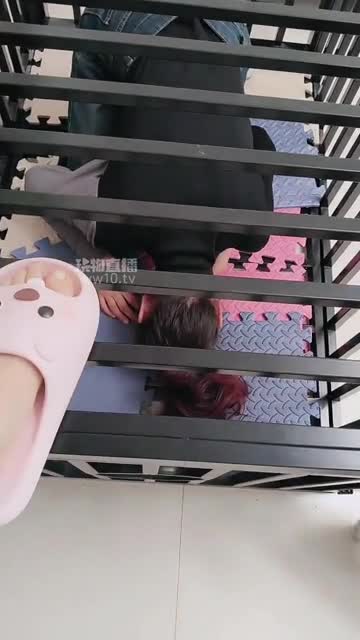 子衿殿下 圈养母狗喂食羞辱