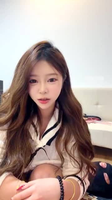 欣婷Sama 调教木乃伊贱狗 除臭舔脚深喉 完食臭白袜 烟头