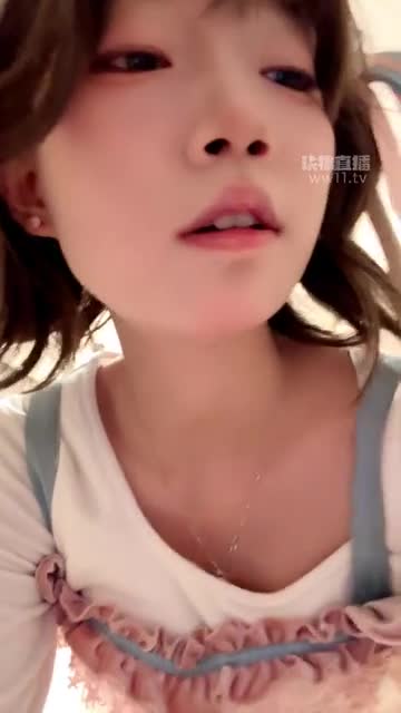 KKll 调教小奶狗 裸足深喉插嘴 口水吐食 踢裆