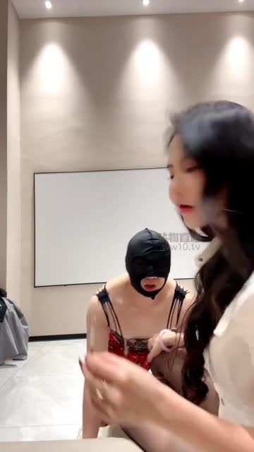 亚兮 调教CD狗 吸香水发骚了 鞭打虐乳坐脸窒息黑丝舔脚伺候