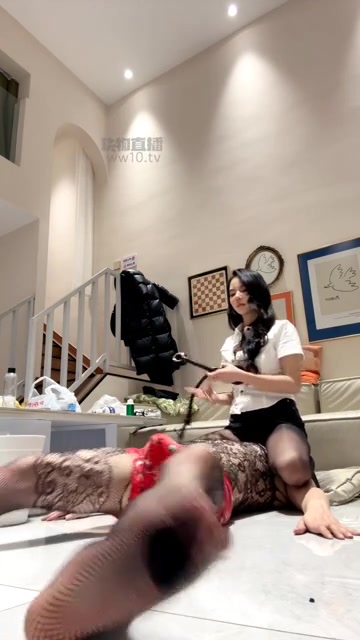 亚兮 调教CD狗 吸香水发骚了 鞭打虐乳坐脸窒息黑丝舔脚伺候