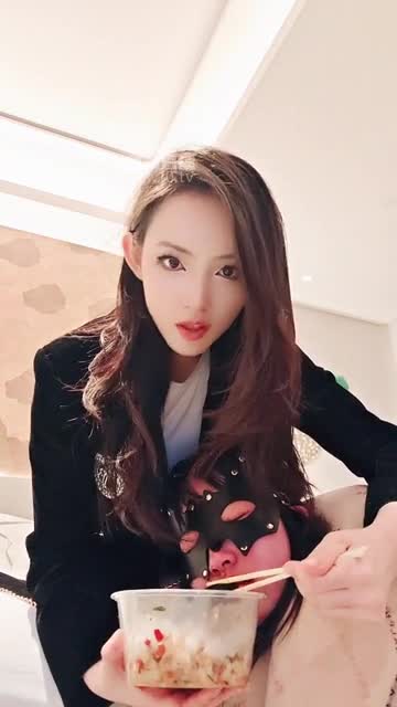 靴嘉倪 耳光踢踹 吃残羹剩饭 口水不认真的母狗女奴