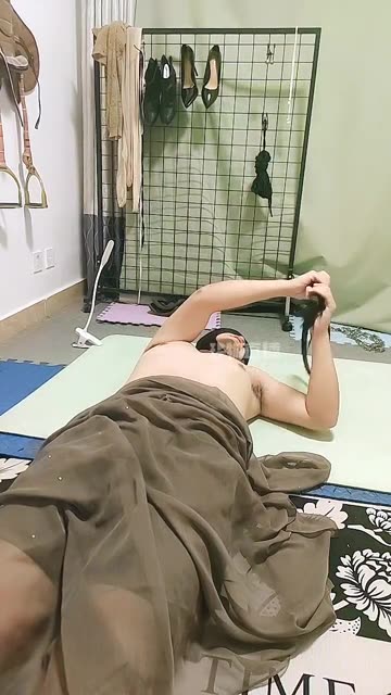 三亚小归宿 熟女女王无限深喉 全体重踩踏虐乳踢裆玩狗