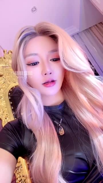 玥樾 红绿灯 想贡金爬进来