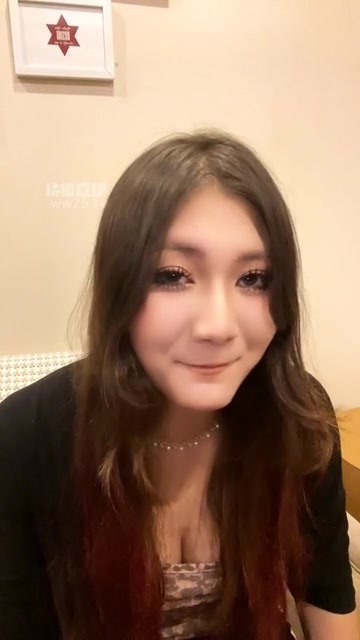 菲菲 耳光鞭打滴蜡训奶狗 舔脚深喉伺候