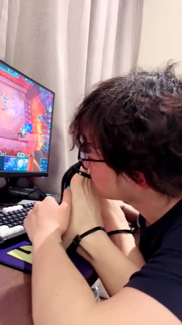 女神mio 诱惑调教恋足香水奶狗 裸足伺候 玩虐乳