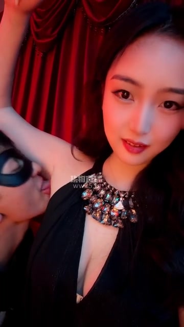 佳禾 调虐恋足小奶狗 裸足除臭 舔脚深喉 腋下清理 坐脸窒息