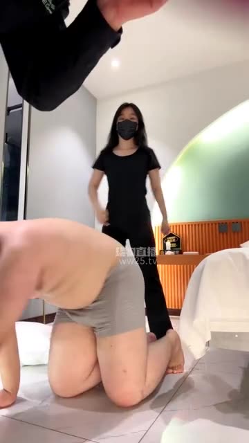 77夫妻 夫妻主调教绿帽狗 除臭舔脚深喉喂食接吻口水混合圣水完食