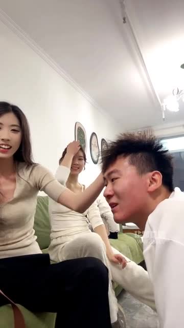 西彤 带素人闺蜜双主调教 踢裆 爆打耳光 踢踹鞭打训私奴 赏赐棉袜裸足除臭舔脚