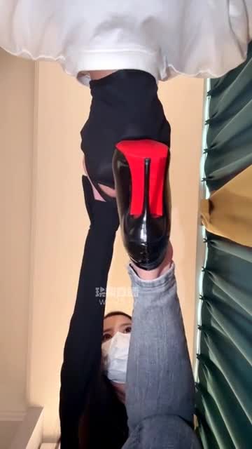 子姝 调教 高跟裸足舔脚深喉纯享伺候