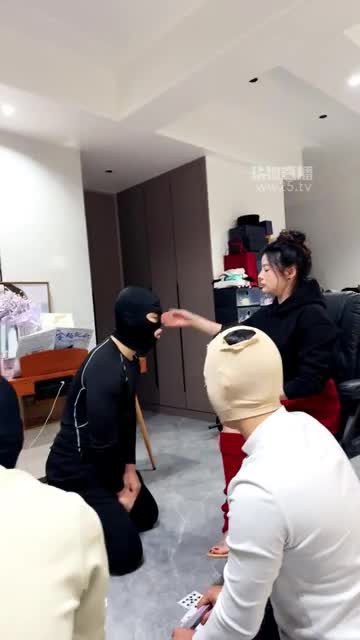 徐子大大 趣味扑克游戏 双主戏弄三奴 耳光惩罚赏赐圣水裸足舔脚