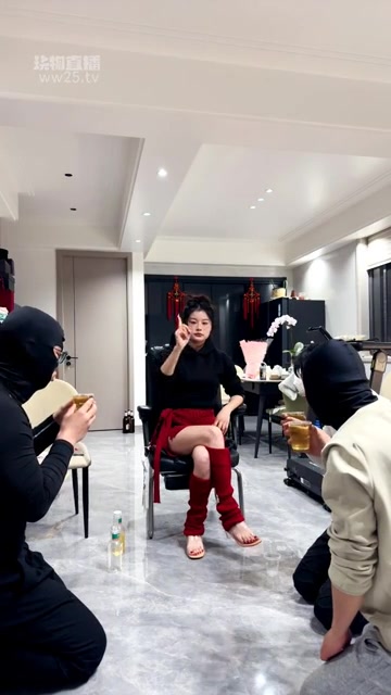 徐子大大 趣味扑克游戏 双主戏弄三奴 耳光惩罚赏赐圣水裸足舔脚