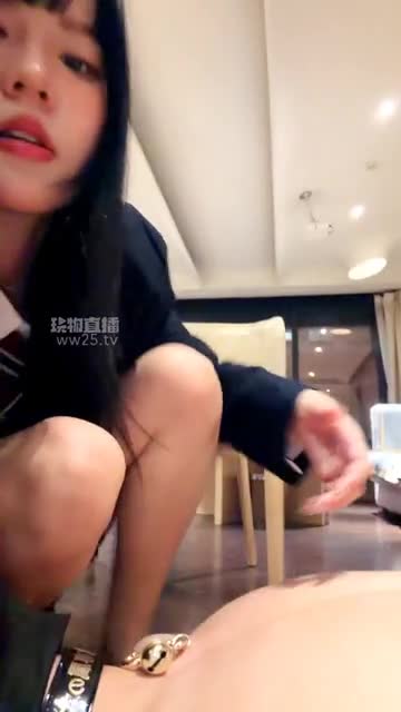 绘嘉 JK风可爱小主继续调教恋足狗 裸足舔脚 臭鞋清理除臭