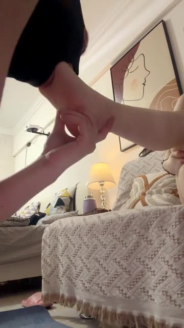 不期而遇 调教家奴 超多圣水赏赐完食 裸足舔脚无限深喉 坐脸窒息