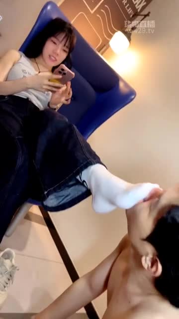 心伊 深喉专场 调教煎饼狗子 白袜除臭猛吸裸足无限深喉插吐