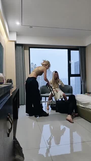 荷花会所 双主超狠SP鞭打强迫马桶狗吃黄金