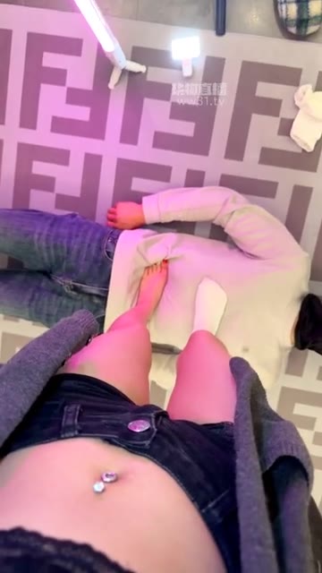 南京小小 暴打耳光 全体重踩踏跳踩虐狗 美臀吸闻美脚侍奉