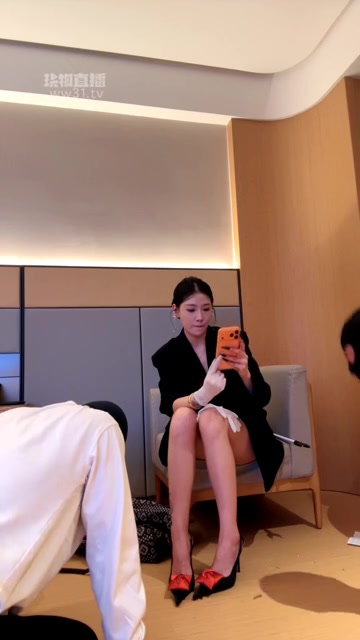 苏御大人 怒气冲天训双奴 爆狠鞭打 暴打耳光 指尖扎针玩哭双狗