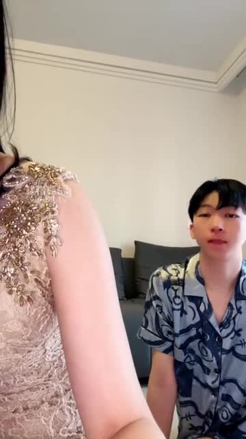 南乔大小姐 御姐超诱惑调教私奴狗 美臀坐脸窒息裸足舔脚深喉坐脸 圣水完食