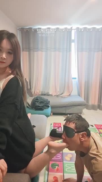 兔兔 深喉专场 裸足无限深喉 足喂食舔脚 玩恋足老狗