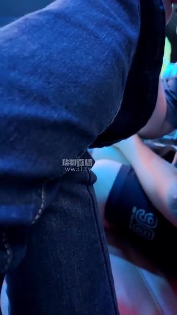 米琦 KTV互动调教小白狗 裸足舔脚深喉坐脸窒息咀嚼吐食