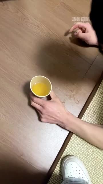 海绵大大 调教贱家奴 圣水面包完食 小白鞋底咀嚼踩喂食白袜裸足除臭舔脚坐脸窒息